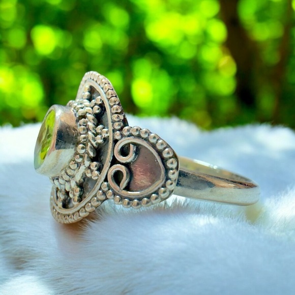 Sterling Silver Peridot Ring (9.5) - Picture 4 of 7